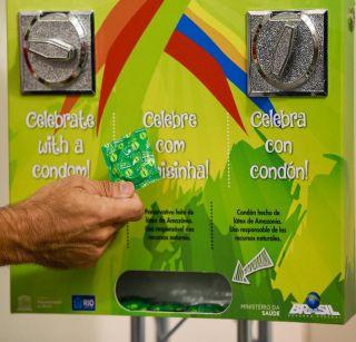 Rio Olympics: 4,50,000 condoms distributed in three days | रिओ ऑलिम्पिक : तीन दिवसात ४ लाख ५० हजार कंडोमचे वाटप