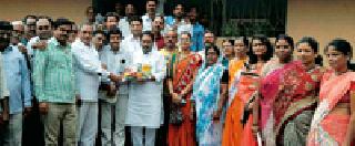 Congress will be on the road for Independent Vidarbha and farmers' interest | स्वतंत्र विदर्भ व शेतकरी हितासाठी काँग्रेस रस्त्यावर उतरणार Congress will be on the road for Independent Vidarbha and farmers' interest | स्वतंत्र विदर्भ व शेतकरी हितासाठी काँग्रेस रस्त्यावर उतरणार