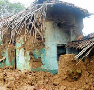 7111 homes collapse in the district | जिल्ह्यात ७१११ घरांची पडझड