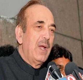 Modi does not talk about Kashmir issue, Azad questions Modi | काश्मीरच्या मुद्द्यावर मोदी का नाही बोलत, आझाद यांचा मोदींना सवाल