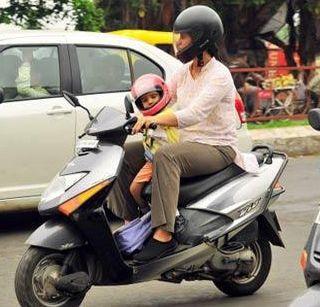 Helmet compulsive possibility for children older than 4 years | 4 वर्षाहून जास्त वयाच्या मुलांनाही हेल्मेट सक्तीची शक्यता