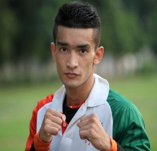 Shiva Thapa defeated in the first round | शिवा थापा पहिल्याच फेरीत पराभूत