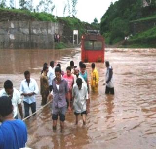 The time had come ... but the repetition of the Mahad Accident in Nandurbar was avoided | काळ आला होता पण... नंदुरबारमध्ये महाड दुर्घटनेची पुनरावृत्ती टळली