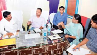 गोंडपिपरी नगरपंचायतीला जिल्हाधिकाऱ्यांची भेट