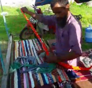 VIDEO- Give old, tangled clothes, new material, take a sheet ... | VIDEO- जुने, फाटलेले कपडे द्या, नवीन सतरंजी, चादर घ्या...