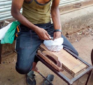 Trash Vocational Problems in Addiction Program | व्यसनमुक्तीच्या कार्यक्रमात खर्रा व्यावसायिक अडचणीचे Trash Vocational Problems in Addiction Program | व्यसनमुक्तीच्या कार्यक्रमात खर्रा व्यावसायिक अडचणीचे
