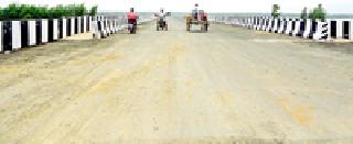 Transport starts from Godavari river bridge: | गोदावरी नदी पुलावरून वाहतूक सुरू : Transport starts from Godavari river bridge: | गोदावरी नदी पुलावरून वाहतूक सुरू :