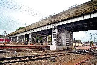 Not a bridge; Overbridge base | पूल नव्हे; ओव्हरब्रिजचा आधार Not a bridge; Overbridge base | पूल नव्हे; ओव्हरब्रिजचा आधार