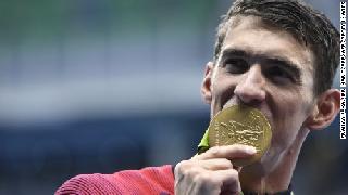 Michael Phelps retired from 23 gold medals | २३ सुवर्ण पदके प्राप्त करणारा मायकेल फेल्प्स निवृत्त