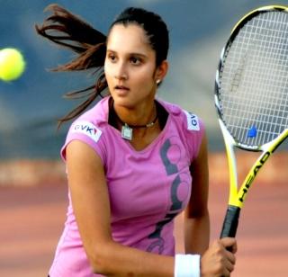 Come back strongly: Sania | जोरदार पुनरागमन करू : सानिया