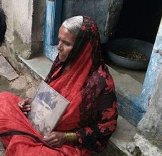 The house of Shaheed Javana's wife, the farm house wages | शहीद जवानाच्या पत्नीचे हाल, शेतातल्या रोजंदारीवर चालते घर The house of Shaheed Javana's wife, the farm house wages | शहीद जवानाच्या पत्नीचे हाल, शेतातल्या रोजंदारीवर चालते घर