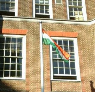 Daulane Fadkal Tricolor in London | लंडनमध्ये डौलाने फडकला तिरंगा