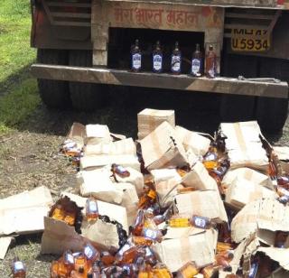 2 crore liquor stock in Panvel seized | पनवेलमध्ये 2 कोटींचा दारूचा साठा जप्त 2 crore liquor stock in Panvel seized | पनवेलमध्ये 2 कोटींचा दारूचा साठा जप्त