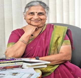 Birthday of social worker and writer Sudha Murthy | सामाजिक कार्यकर्त्या व लेखिका सुधा मूर्तींचा वाढदिवस