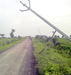 Probability of Accident due to Tilted Electric Pole | झुकलेल्या विद्युत खांबामुळे अपघाताची शक्यता