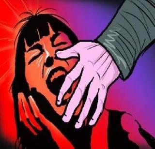 Thorne's sister gets married, raped three times by giving her the least threat | थोरल़्या विवाहीत बहिनीला पळवले, धाकटीला धमकी देऊन तीन वेळा बलात्कार