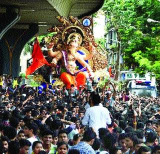 With the arrival of Bappa, the mumbapuri dumdumali | बाप्पाच्या आगमनाने मुंबापुरी दुमदुमली With the arrival of Bappa, the mumbapuri dumdumali | बाप्पाच्या आगमनाने मुंबापुरी दुमदुमली