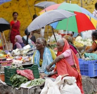 Problems market in vegetable markets | भाजी मंडयांमध्ये समस्यांचा बाजार Problems market in vegetable markets | भाजी मंडयांमध्ये समस्यांचा बाजार