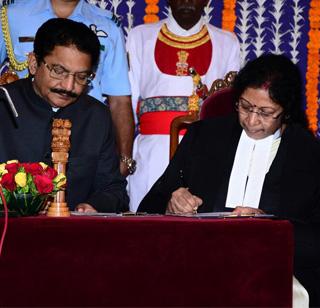 Justice Dr. Manjula Chellur takes oath as Chief Justice | न्या. डॉ. मंजूला चेल्लूर यांनी घेतली मुख्य न्यायाधीशपदाची शपथ