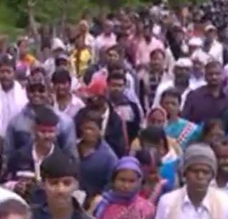 VIDEO - The city center of Jyotiba Mountain starts in a crowded crowd | VIDEO - ज्योतिबा डोंगरावर नगरप्रदक्षिणेला अलोट गर्दीत सुरुवात