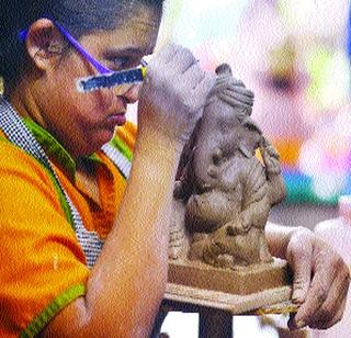 Bappa 'special' sculptor! | ‘विशेष’ मूर्तिकार साकारतायत बाप्पा!