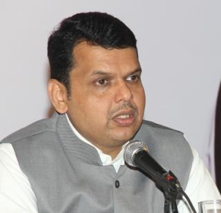 The Fadnavis government too has the eyes of the governor | राज्यपालांच्या निर्देशाकडे फडणवीस सरकारचीही डोळेझाक