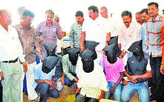Pimpalgaon (B): Onion merchant kidnapping case | पिंपळगाव (ब) : कांदा व्यापाऱ्याचे अपहरण प्रकरण