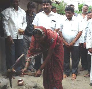 Women's Initiatives Initiative For Cleanliness Visits | गाठी भेटी स्वच्छतेसाठी मोहिमेत महिलांचाही पुढाकार