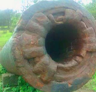 The elephant is in the 11th century cannon | अकोल्यातील नरराळा किल्यावर आहे ११व्या शतकातील तोफ