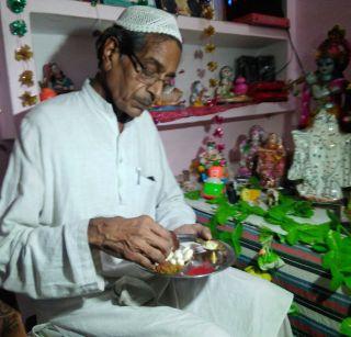 Janmashtami is celebrating 28 years in Syed Ahmed's house | सय्यद अहमद यांच्या घरी गेली 28 वर्ष साजरी होत आहे जन्माष्टमी