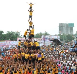 Dashihandi's 20 feet height is 'Ashishi Taishi' | दहीहंडीच्या २० फूट उंचीच्या नियमाची 'ऐशीची तैशी'