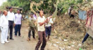 The head of the city is on Yavatmal road | नगराध्यक्ष उतरले यवतमाळच्या रस्त्यांवर