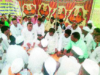The condition of four fast bowers was shattered | चार उपोषणकर्त्यांची प्रकृती ढासळली The condition of four fast bowers was shattered | चार उपोषणकर्त्यांची प्रकृती ढासळली
