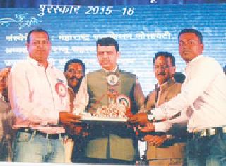 The Bengali institution Dr. Babasaheb Ambedkar Award | बंगाली संस्थेला डॉ. बाबासाहेब आंबेडकर पुरस्कार The Bengali institution Dr. Babasaheb Ambedkar Award | बंगाली संस्थेला डॉ. बाबासाहेब आंबेडकर पुरस्कार