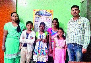 'He' left home with tears of parental intimacy ... | पालकांच्या छळाला कंटाळून ‘त्यांनी’ सोडले घर... 'He' left home with tears of parental intimacy ... | पालकांच्या छळाला कंटाळून ‘त्यांनी’ सोडले घर...