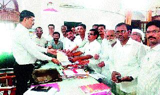 Due to 'brick ban' pottery professionals are starving | ‘वीट बंदी’मुळे कुंभार व्यावसायिकांची उपासमार Due to 'brick ban' pottery professionals are starving | ‘वीट बंदी’मुळे कुंभार व्यावसायिकांची उपासमार