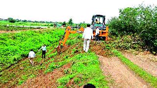 The water released on the Pune canal water canal | पुणेगाव कालव्यास पाणी सोडले