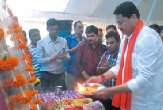 Let's work as a public servant | जनतेचे सेवक बनून काम करू