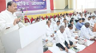 Farmer is the true owner of the bank | शेतकरी हेच बँकेचे खरे मालक Farmer is the true owner of the bank | शेतकरी हेच बँकेचे खरे मालक