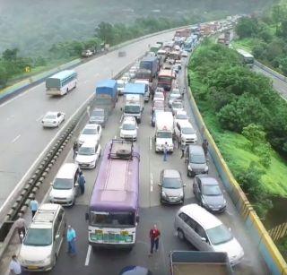 VIDEO: From the sky, this looks like Mumbai - Pune Express-Way | VIDEO: आकाशातून असा दिसतो मुंबई - पुणे एक्स्प्रेस-वे