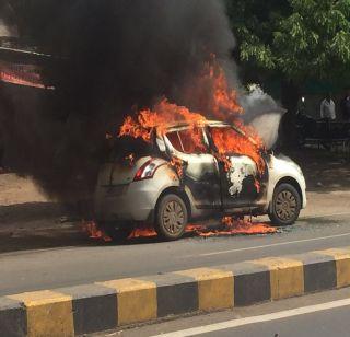 A sudden stomach has taken place in Nashik by car | नाशिकमध्ये कारने घेतला अचानक पेट