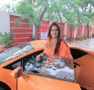 VIDEO - The BJP MLA gave Rs 5 crore to the wife of the Lamborghini after the 8th | VIDEO - ८ वी पास भाजप आमदाराने पत्नीला दिली ५ कोटींची लँबॉर्गिनी