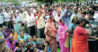 In the Gram Sabha of Purnaagar | पूर्णानगरच्या ग्रामसभेत घरकूल लाभार्थ्यांचा धुमाकूळ In the Gram Sabha of Purnaagar | पूर्णानगरच्या ग्रामसभेत घरकूल लाभार्थ्यांचा धुमाकूळ