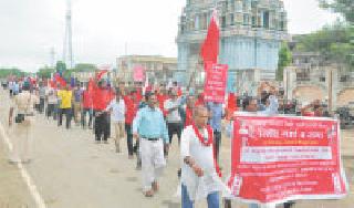 Hundreds of youths hit Pimpakhuta ashram | शेकडो युवकांची पिंपळखुटा आश्रमावर धडक Hundreds of youths hit Pimpakhuta ashram | शेकडो युवकांची पिंपळखुटा आश्रमावर धडक