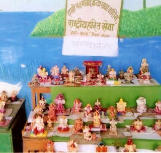 80 students of Ganesh Murthy made the competition through the competition! | विद्यार्थ्यांनी स्पर्धेच्या माध्यमातून घडविल्यात ८० शाडूच्या गणेशमुर्ती!