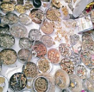 The ancient coins were sold ... | प्राचीन नाणी विक्रीला...