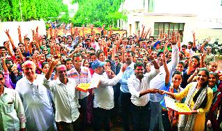 Welcome from Jain brothers of Sureshdad | सुरेशदादांच्या जामिनाचे जैन बांधवांकडून स्वागत