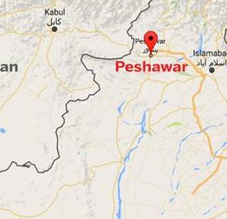 Christian Colony attacks in Peshawar, blasts in Mardan | पेशावरमध्ये ख्रिश्चन कॉलनीवर हल्ला, मर्दानमध्ये बॉम्बस्फोट