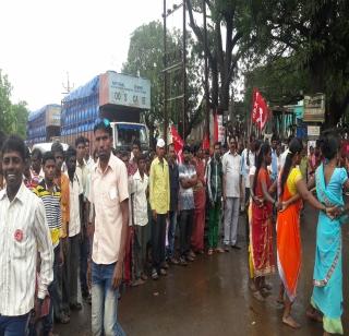 Organizing a CPI (M) meeting in Jawhar by Rastaroko | रास्तारोको करून जव्हारमध्ये माकपाचे सभेचे आयोजन