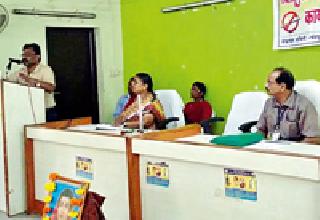 Teachers should take initiative to create an addiction free society! | व्यसनमुक्त समाज निर्मितीसाठी शिक्षकांनी पुढाकार घ्यावा! Teachers should take initiative to create an addiction free society! | व्यसनमुक्त समाज निर्मितीसाठी शिक्षकांनी पुढाकार घ्यावा!